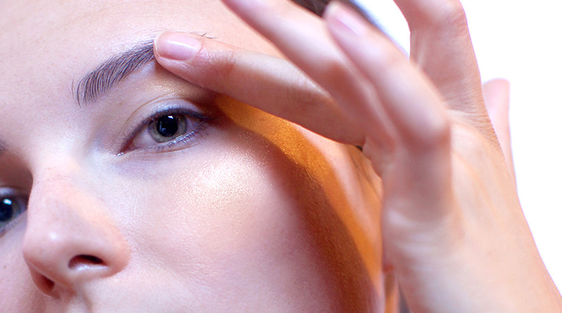 How to Use - Illuminating Eye Creme